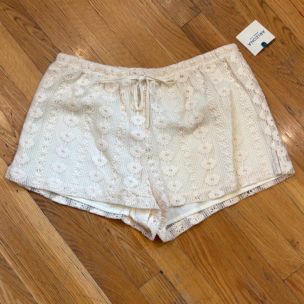 Arizona Jean Company Cream Lace Shorts